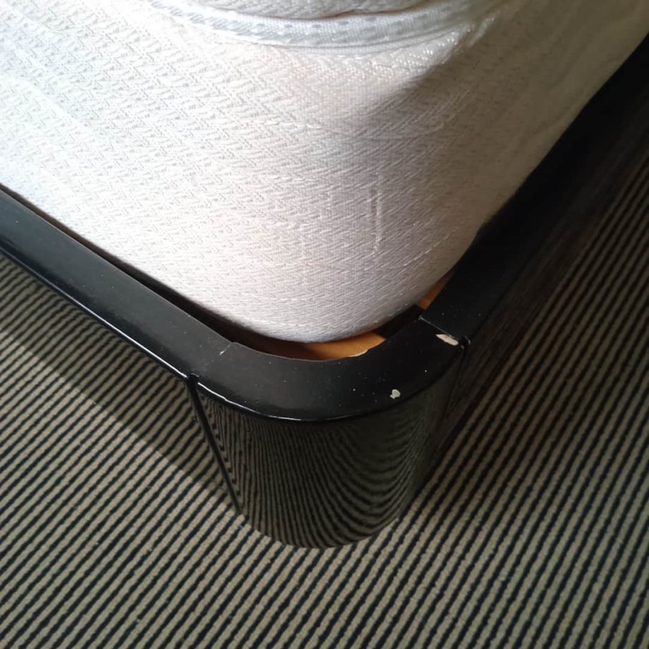 Cama con colchón