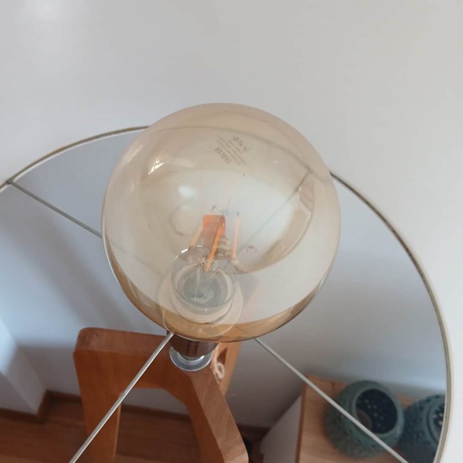 Lámpara de diseño en madera