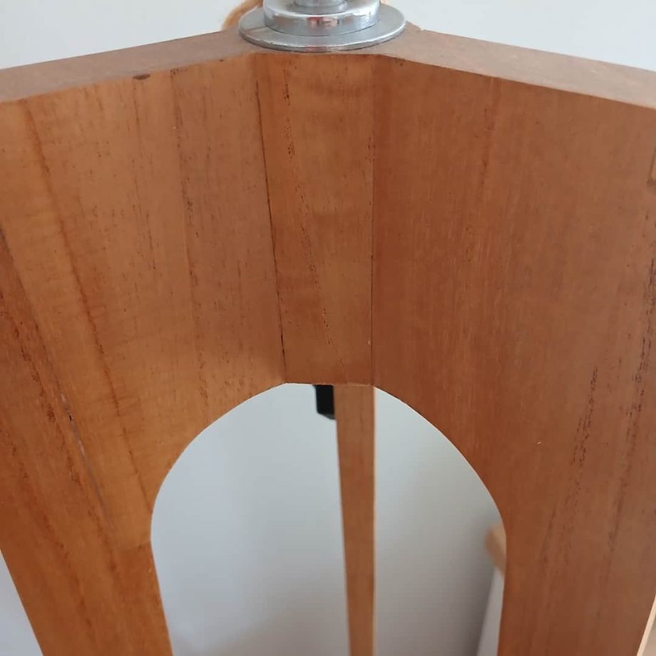 Lámpara de diseño en madera