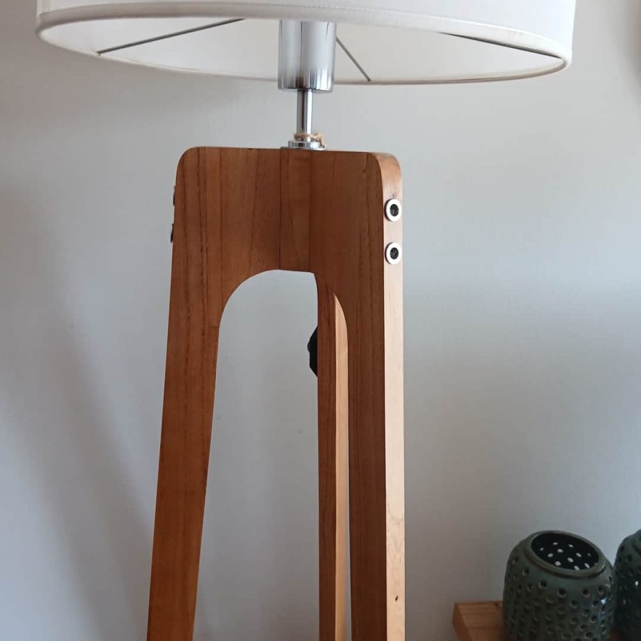 Lámpara de diseño en madera