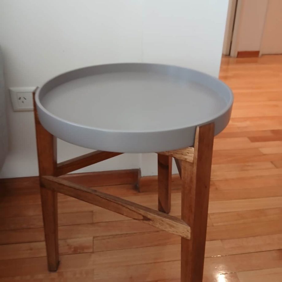 Mesa costado sofá