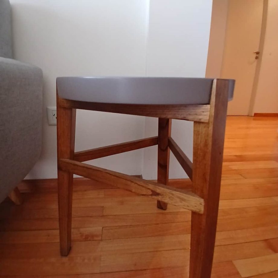 Mesa costado sofá