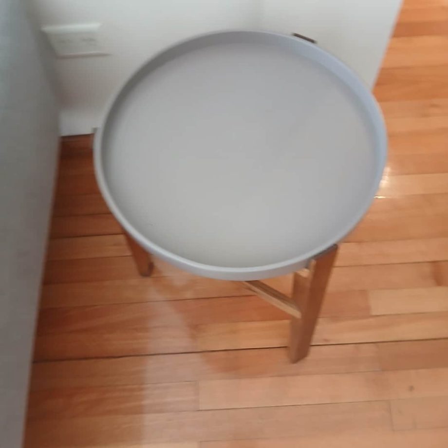 Mesa costado sofá