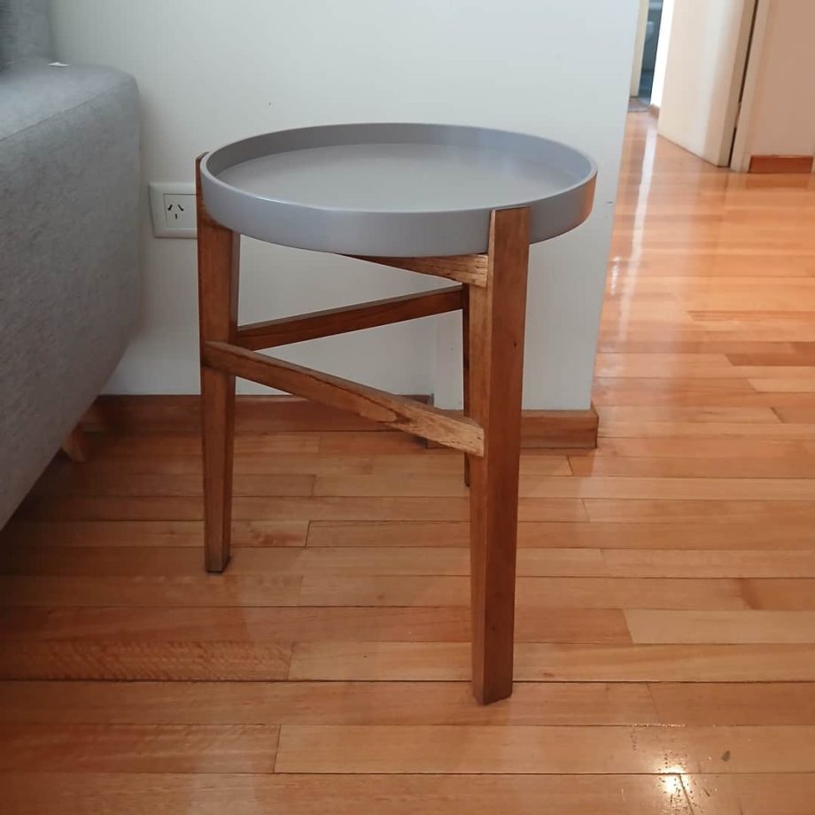 Mesa costado sofá
