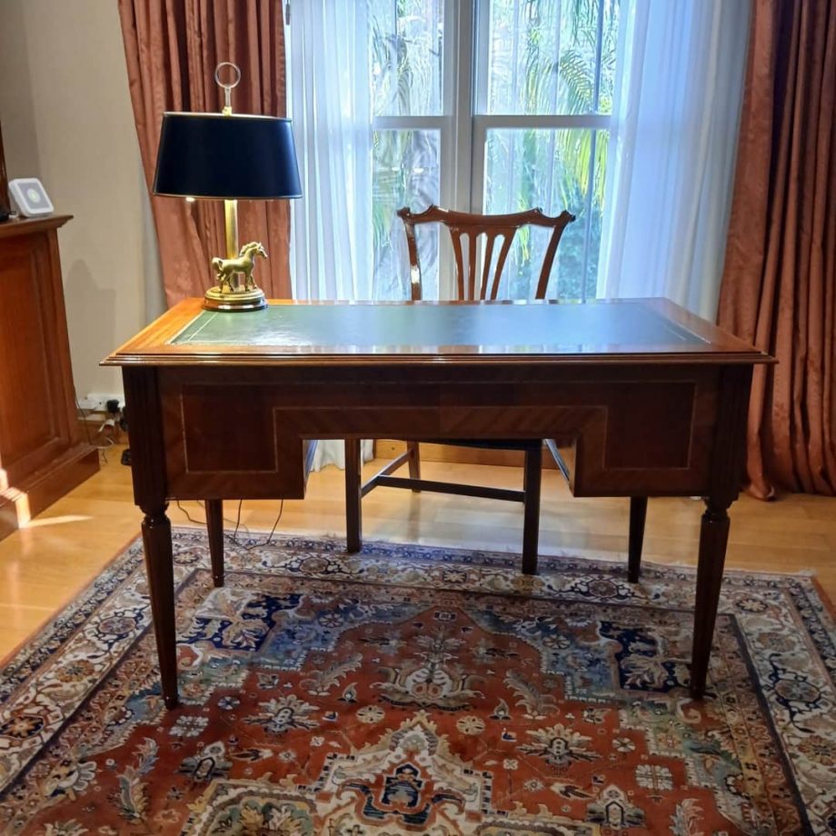 Escritorio estilo inglés con sillón