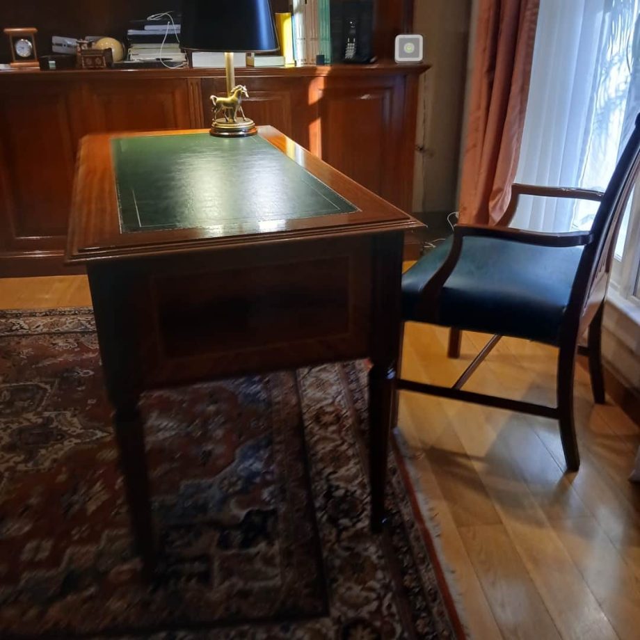 Escritorio estilo inglés con sillón