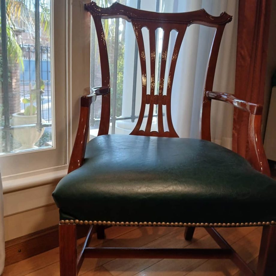 Escritorio estilo inglés con sillón