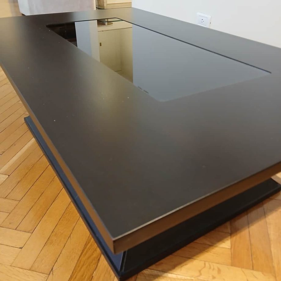 Mesa frente sofá de diseño
