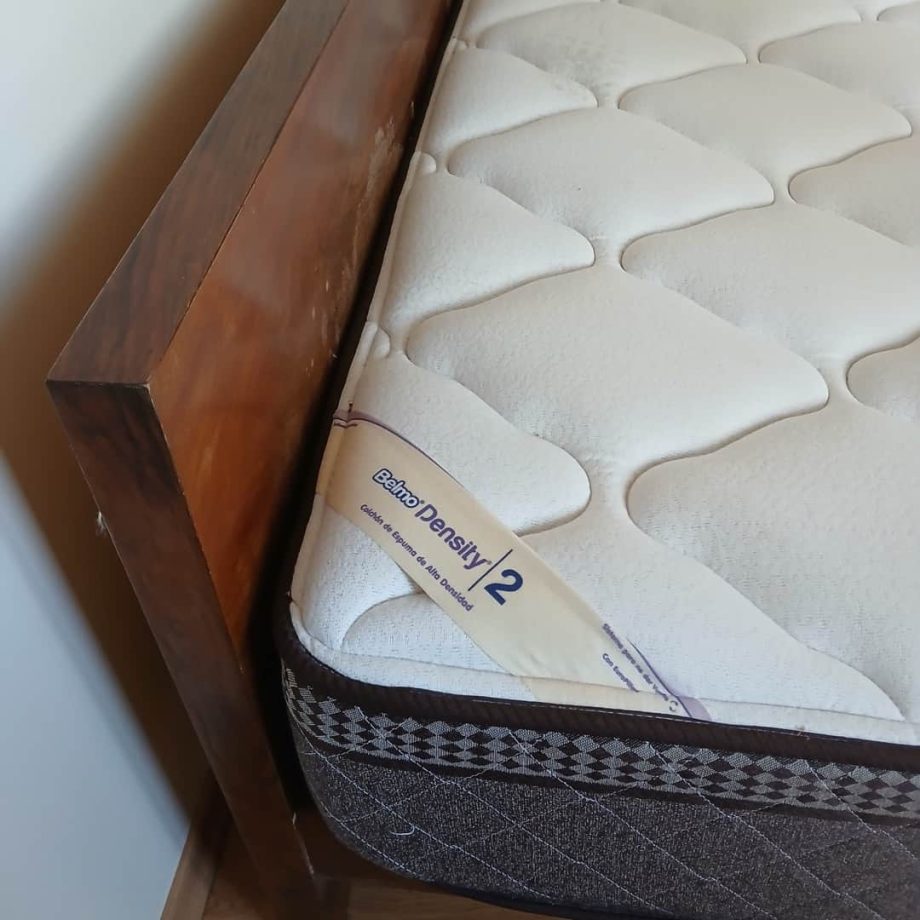 Cama con colchón