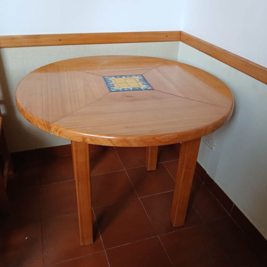 Mesa y sillas
