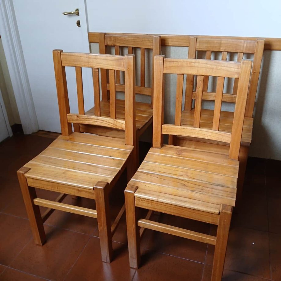 Mesa y sillas
