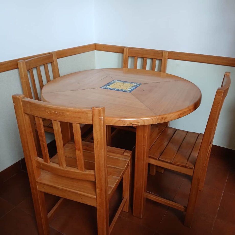 Mesa y sillas