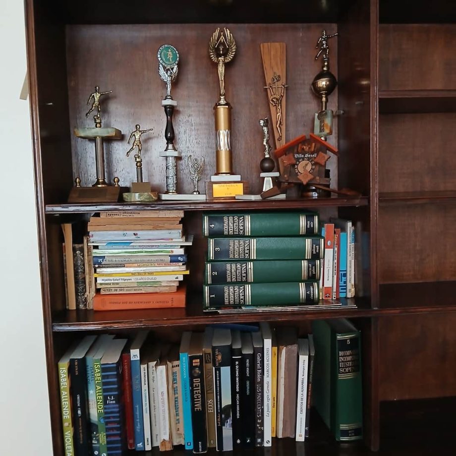 Libros, trofeos y más