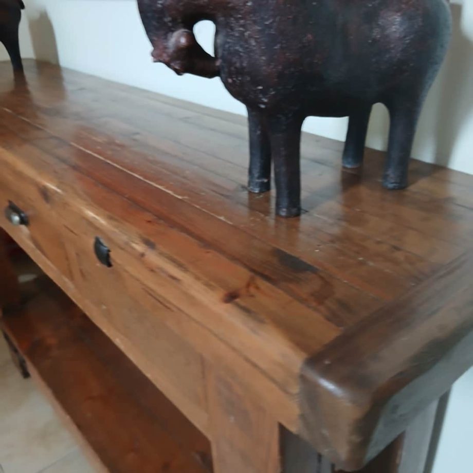 Consola en madera