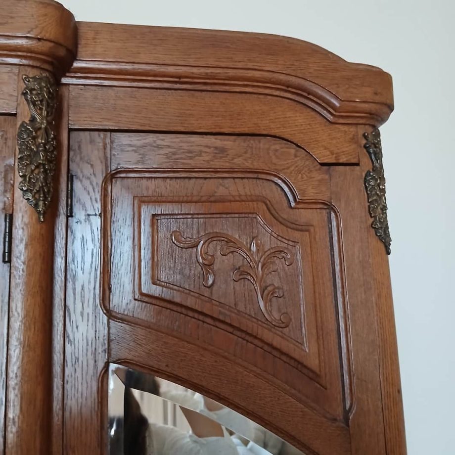 Ropero en madera