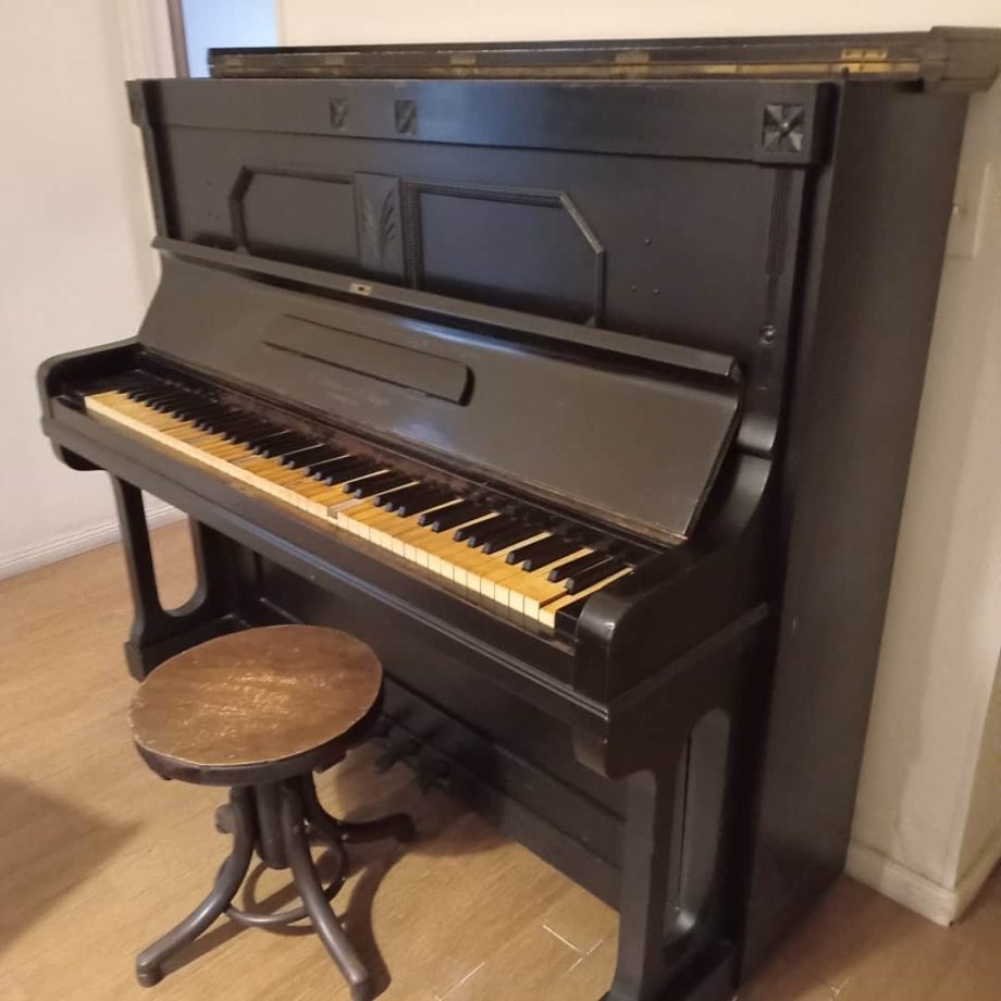 Piano + taburete