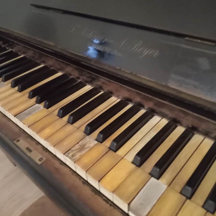 Piano + taburete