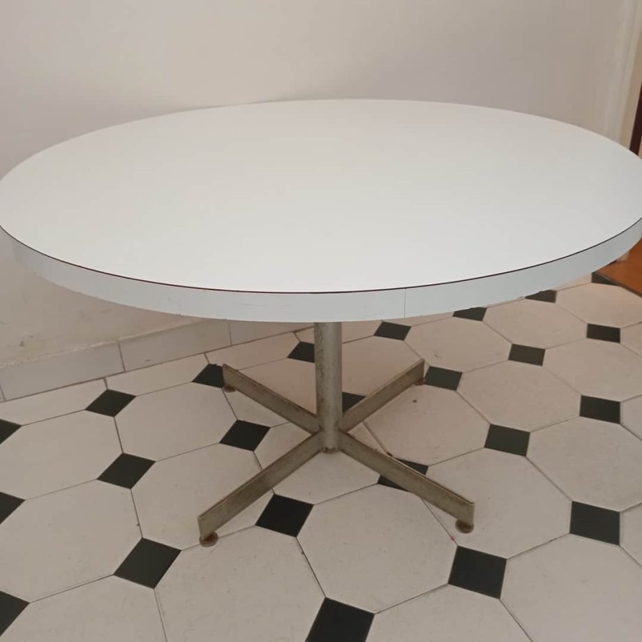 Mesa en fórmica