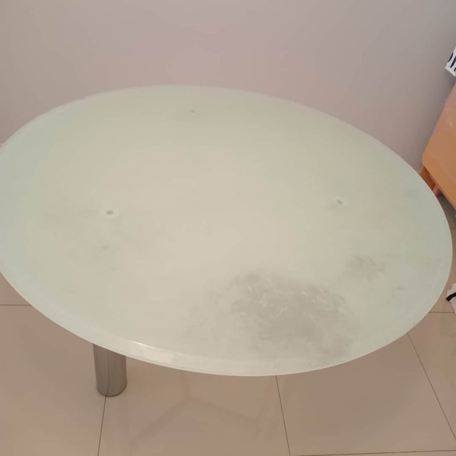 Mesa tapa vidrio esmerilado