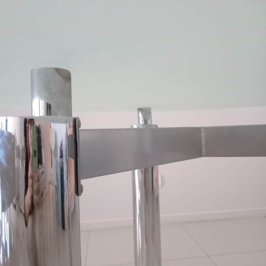 Mesa tapa vidrio esmerilado