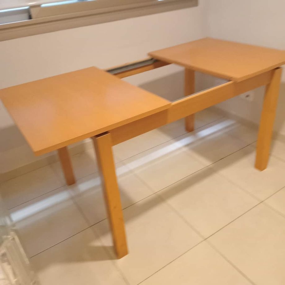 Mesa con 4 sillas