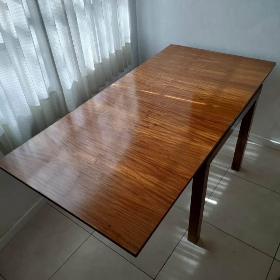 Mesa extensible en madera