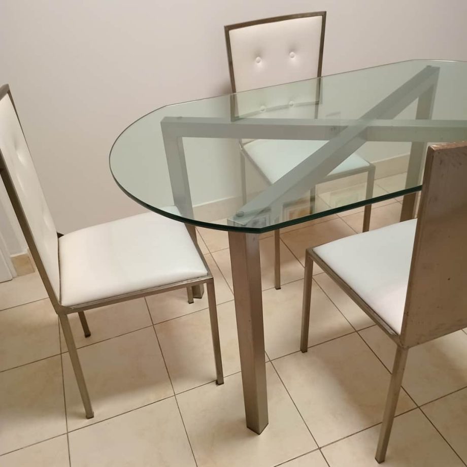 Mesa + sillas
