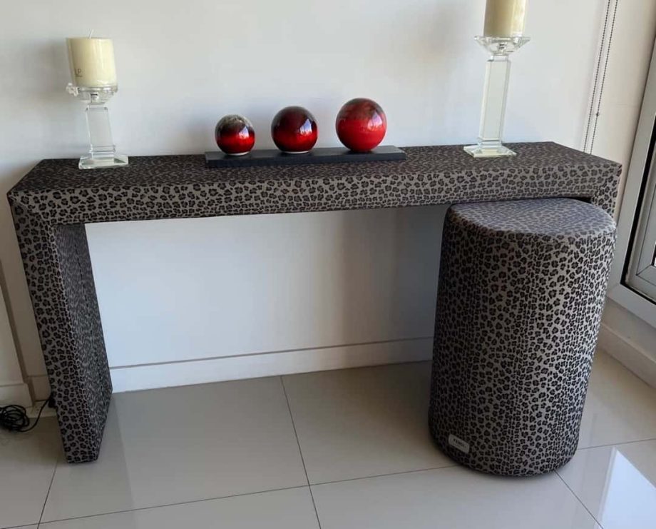 Consola Fendi con banqueta