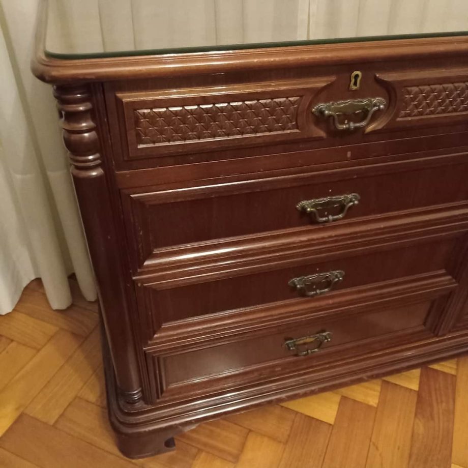 Cómoda en madera