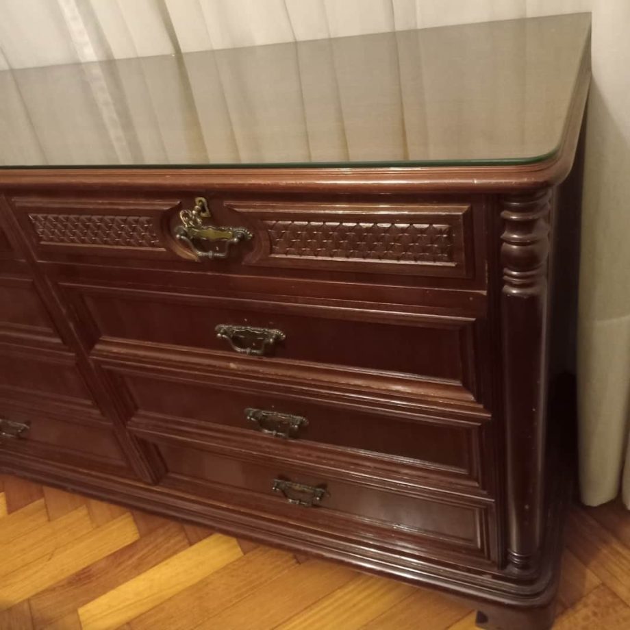 Cómoda en madera