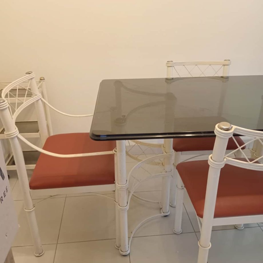 Mesa + sillas