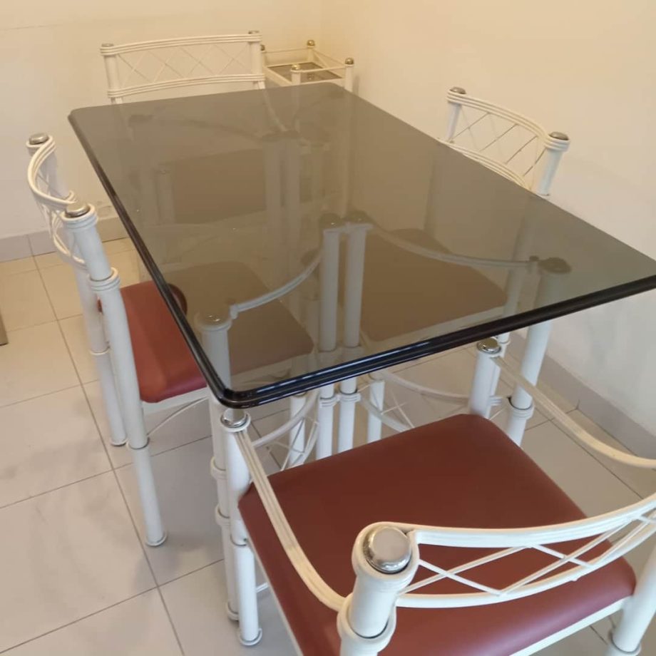 Mesa + sillas