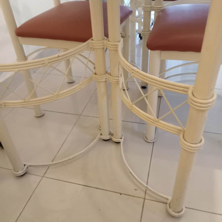 Mesa + sillas