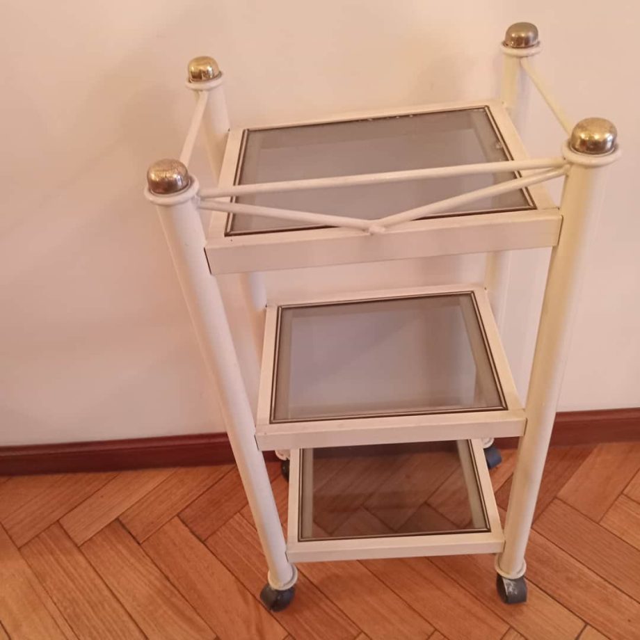 Pequeña mesa auxiliar