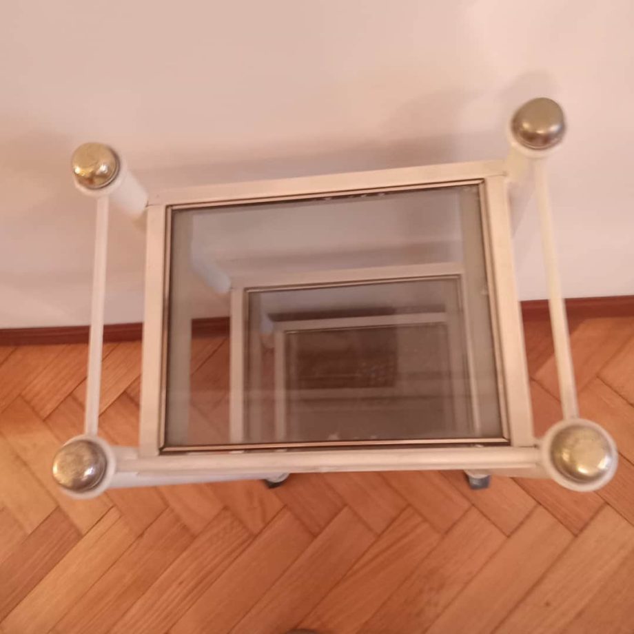 Pequeña mesa auxiliar