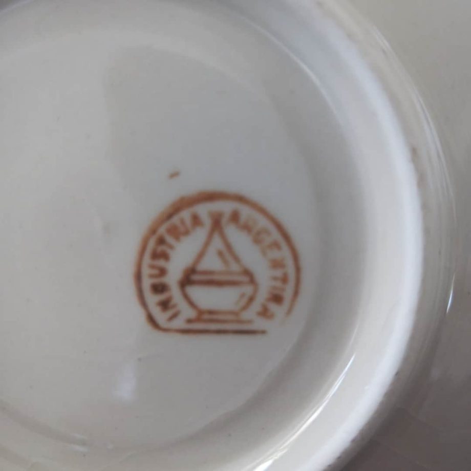 Lote de tazas, platos y tetera