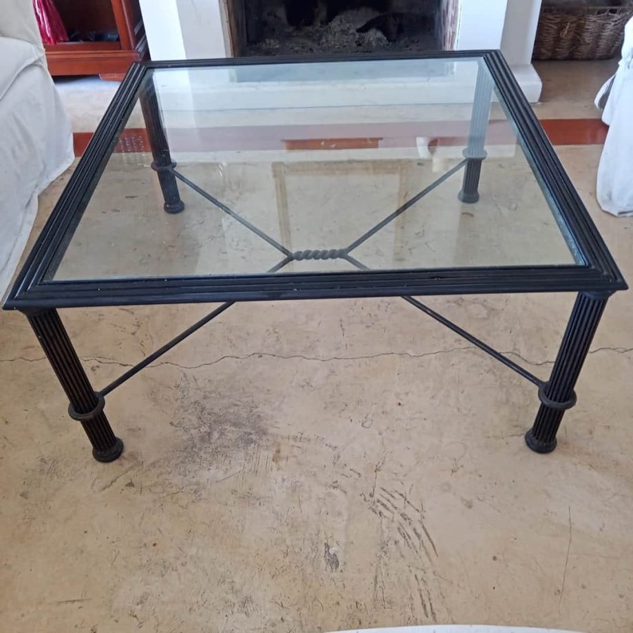 Mesa frente sofá