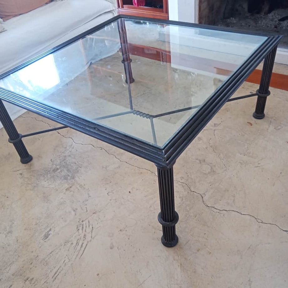 Mesa frente sofá
