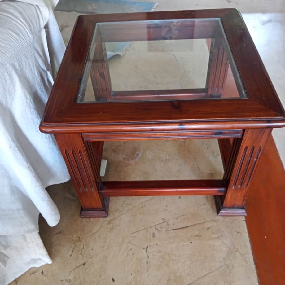 Mesa costado sofá