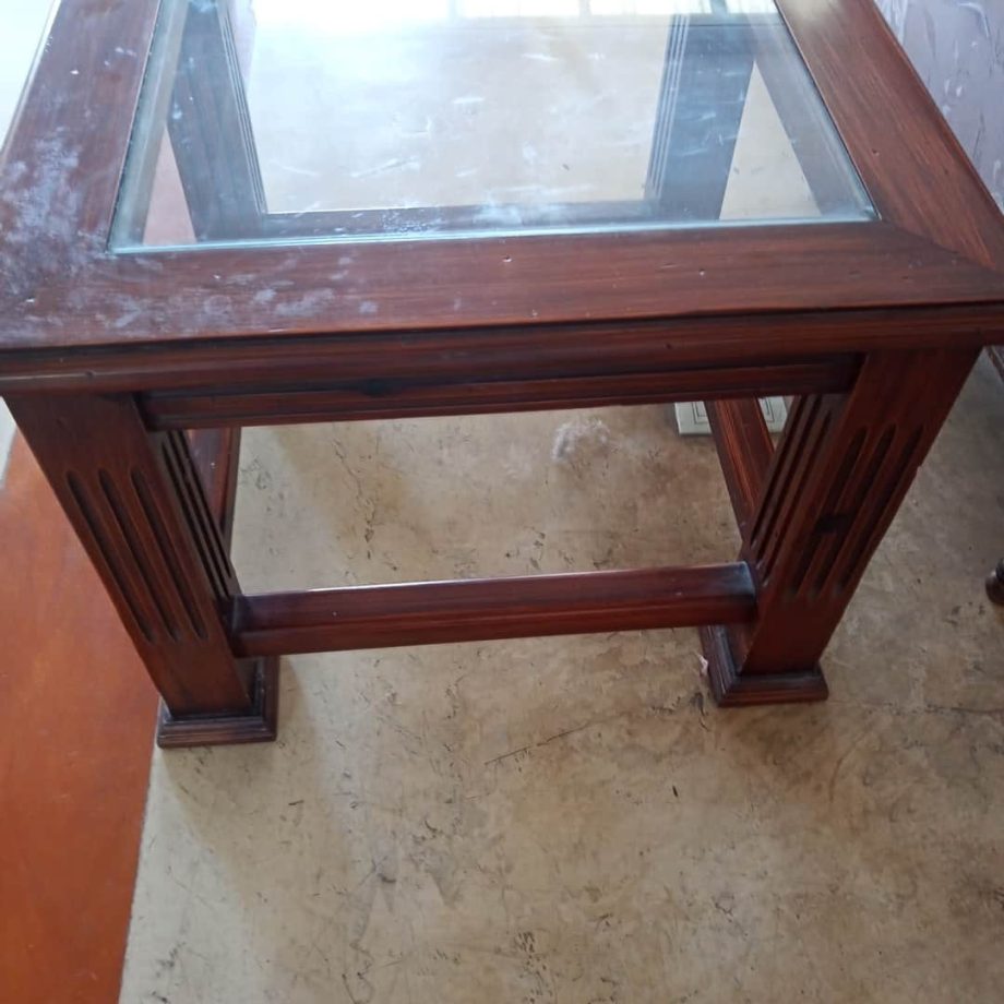Mesa costado sofá