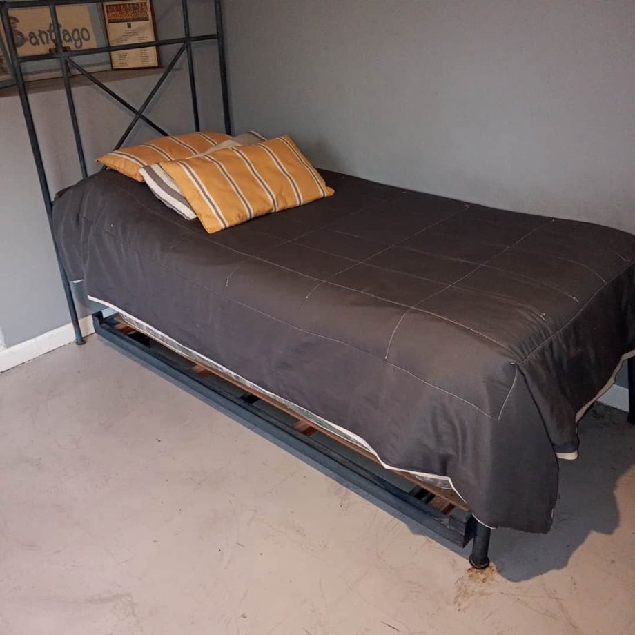 Cama carro en hierro