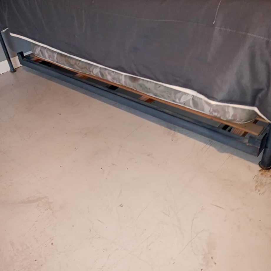Cama carro en hierro