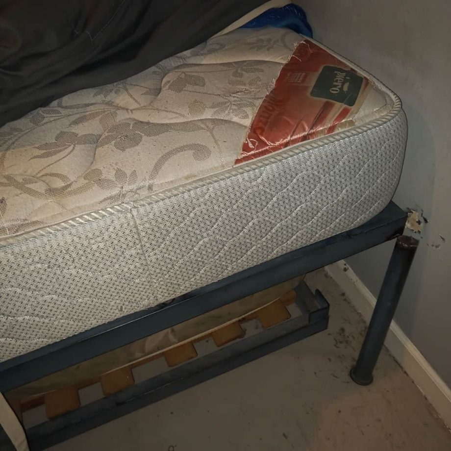 Cama carro en hierro