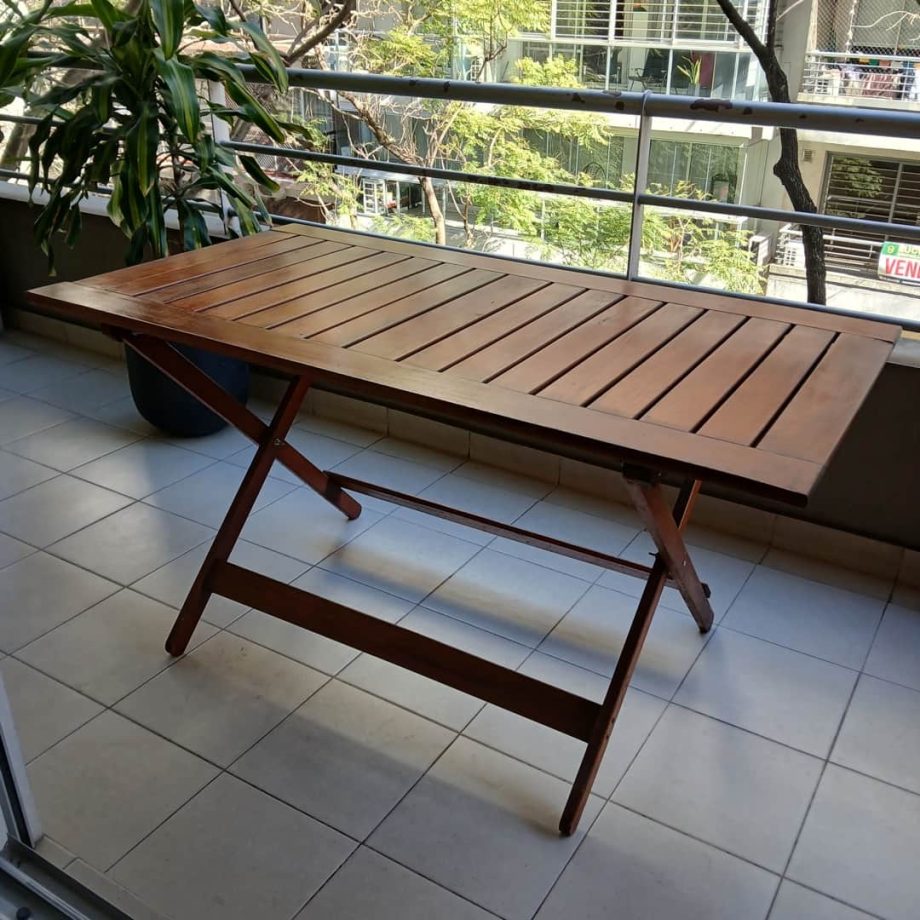 Mesa de exterior en teka