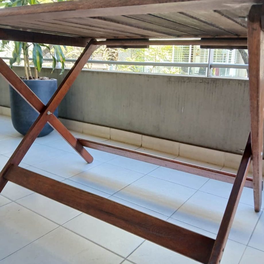 Mesa de exterior en teka