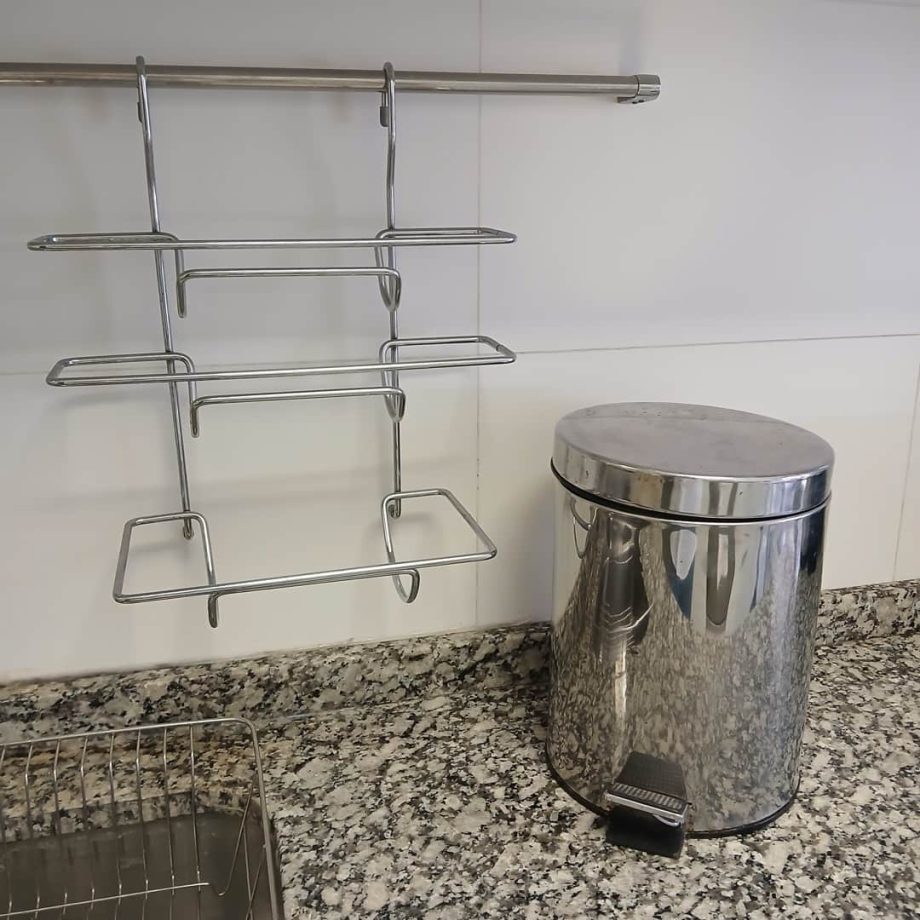 Organizador y cesto de basura