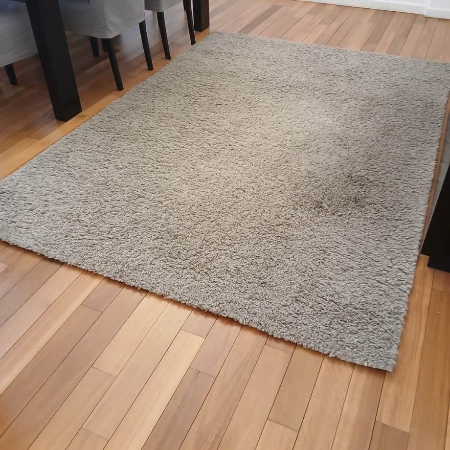 Alfombra gris