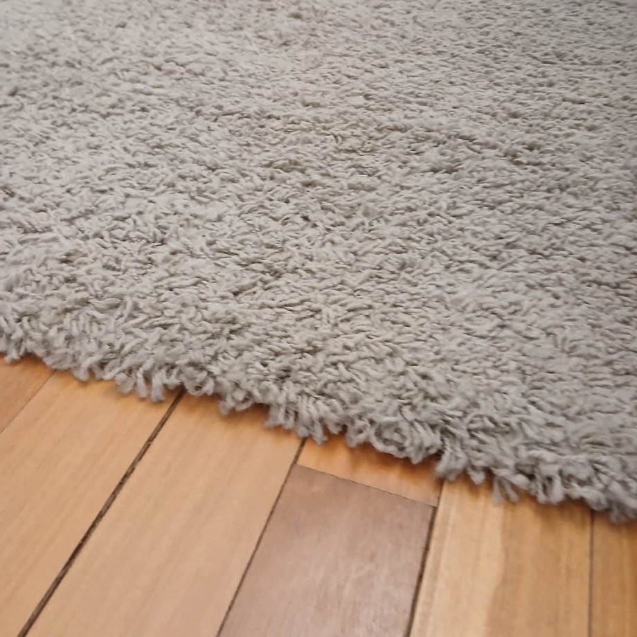 Alfombra gris