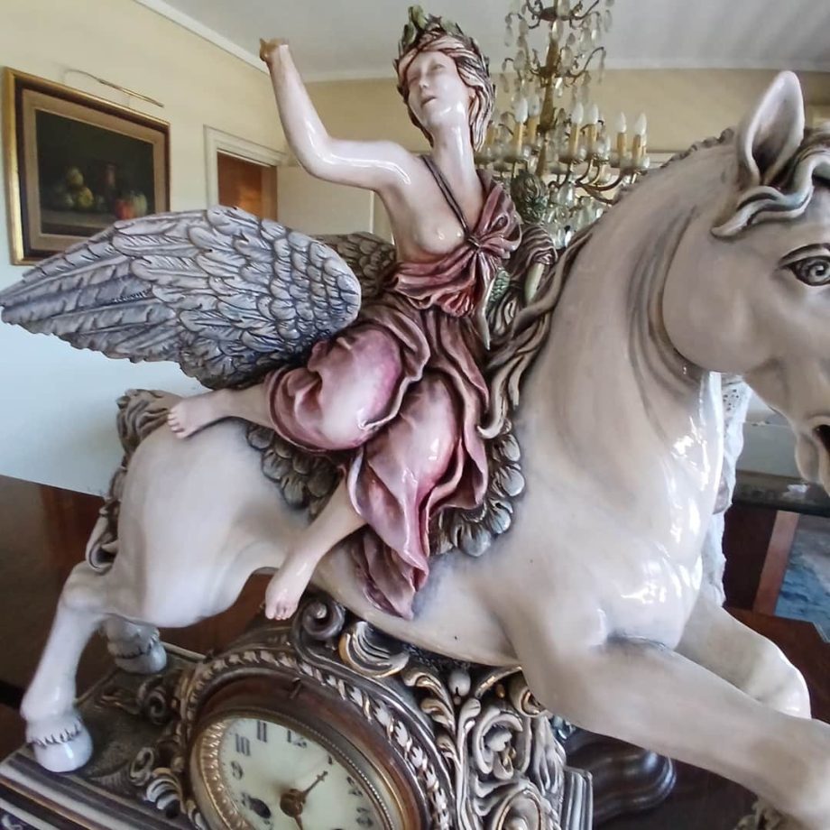 Graniture "Mujer a  caballo alado"