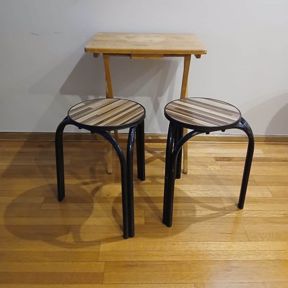 Banquitos + mesa plegable